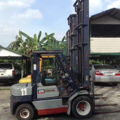 +++ ขายโฟล์คลิฟท์  KOMATSU FD25-11  ขนาด  2.5  ตัน  เครื่องยนต์ดีเซล  เสา  6  เมตร  เกียร์ออโตเมติค  ล้อหน้าคู่  ยางลม