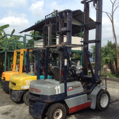 +++ ขายโฟล์คลิฟท์  KOMATSU FD25-11  ขนาด  2.5  ตัน  เครื่องยนต์ดีเซล  เสา  6  เมตร  เกียร์ออโตเมติค  ล้อหน้าคู่  ยางลม