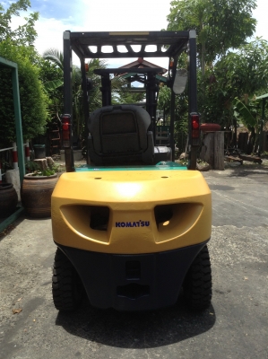 +++ ขายโฟล์คลิฟท์  KOMATSU FD25-16  ขนาด  2.5  ตัน  เครื่องยนต์ดีเซล  เสา  3  เมตร   ฟูลฟรีเข้าตู้   งาสไลด์ ซ้าย + ขวา  เกียร์ออโตเมติค  ยางตันใหม่