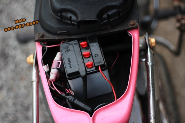 ขายด่วน ชาลี Honda Chaly ราคาพิเศษ 16,000 บาท -เครื่องเดิมแน่น เงียบๆ เดินเบานิ่งๆ -ระบบไฟติดหมด แตรดัง,ไฟเลี้ยวซ้าย-ขวา,ไฟเบรค,ไฟสูงตํ่า -แบต 6V.ใหม่แกะกล่อง มีฝาครอบแบต -สีใหม่ๆเงาๆ -เบรคหน้า-หลัง ใช้งานดีหนึบๆ -กระจกมองหลัง -กรองเปลือย -เบาะเหล็กแท้ๆ -