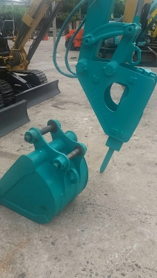 รถขุด KOMATSU รุ่น PC 40-7 พร้อมหัวกระแทก