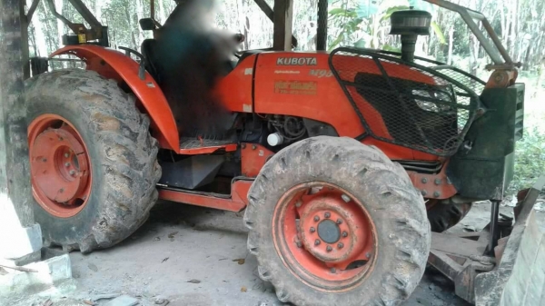 รถไถ KUBOTA M9540 , 2 เพลา. , ( รถทำงาน 4,8xx ชม. ) สนใจติดต่อ 081 - 6079515 รถไถ KUBOTA M9540 , 2 เพลา. , ( รถทำงาน 4,8xx ชม. ) สนใจติดต่อ 081 - 6079515