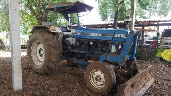 Ford 77 ราคา สบายๆ 230000 มีใบดันหน้า เอกสารพร้อมโอนครับ 0994979333 ตั้มครับ