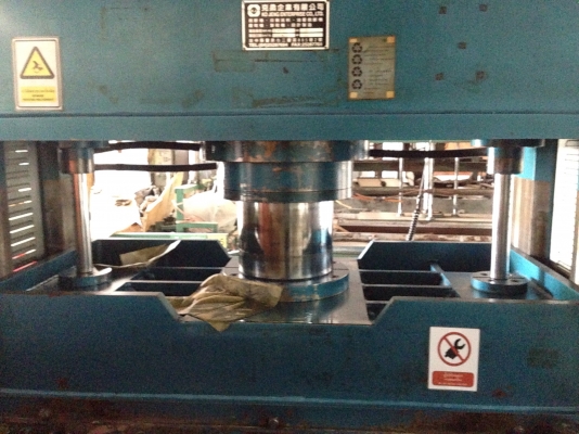 ขายแท่นอัดไฮโดรลิคขนาดใหญ่ 150 ตัน สภาพสวยพร้อมใช้งาน พร้อมรางสไล้ในตัว พร้อมใช้งาน และขนาด 80 ตัน 2ตัว สภาพสวยครับ ขายแท่นอัดไฮโดรลิคขนาดใหญ่ 150 ตัน สภาพสวยพร้อมใช้งาน พร้อมรางสไล้ในตัว พร้อมใช้งาน และขนาด 80 ตัน 2ตัว สภาพสวยครับ