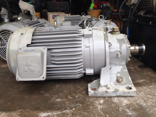 ( เหลือ 1 ตัวครับ )ขายมอเตอร์เกียร์ Cycro drive Sumitomo 7.5HP. 380V อัตราทด 1:15 เพลาออกประมาณ 100รอบต่อนาที สภาพสวยมากเดิมๆ วิ่งนิ่ม พร้อมใช้งาน มี 4ตัวครับ