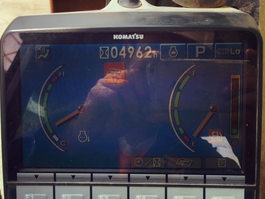 Komatsu PC200-8 Piping* สต็อกรถขุด นำเข้าเองจากญี่ปุ่น  โทร. 080-6565422 (หนิง)