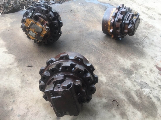 เฟืองเดิน แบคโฮ PC60 มี 3 ตัว