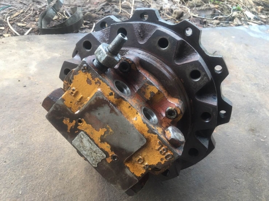 เฟืองเดิน แบคโฮ PC60 มี 3 ตัว