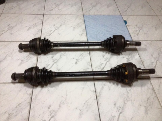 ขายเพลาข้างBMW e30 สภาพดี1คู่ราคา2000 โทร0924462525โส กทม