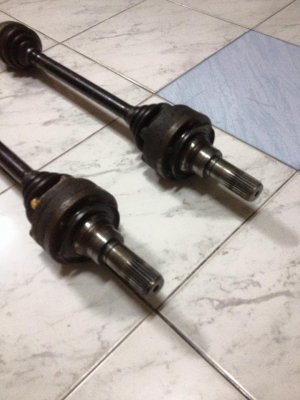 ขายเพลาข้างBMW e30 สภาพดี1คู่ราคา2000 โทร0924462525โส กทม