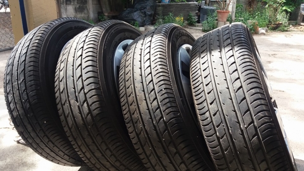ขายล้อกระทะพร้อมยาง Yokohama 185 60 15