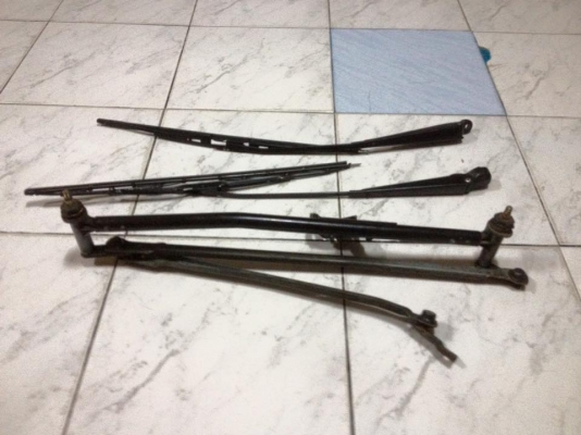 ขายชุดขาปัดน้ำฝนพร้อมก้านเหล็ก BMW e30แท้ติดรถ ราคา900 โทร0924462525โส กทม