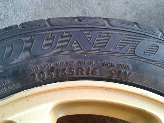 ล้อแท้ญี่ปุ่น ขอบ16นิ้ว5รู114 พร้อมยาง สวยๆ 4 ล้อ ราคา 5900 บาท