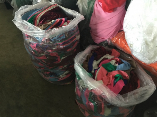 เศษผ้าโรงงาน มีออกมาเรื่อยๆ เศษผ้าโรงงาน มีออกมาเรื่อยๆ