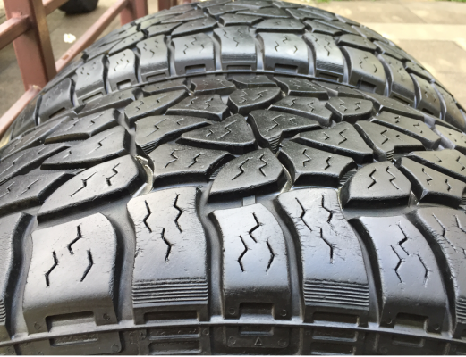 ยางคู่ All Mickey thompson 265 60 18 ปี12 ดอกเต็ม ไม่มีปะ จำนวน2เส้น ราคาไม่แพง ยางคู่ All Mickey thompson 265 60 18 ปี12 ดอกเต็ม ไม่มีปะ จำนวน2เส้น ราคาไม่แพง