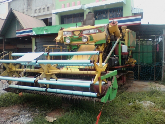 รถเกี่ยวข้าวไทเส็งกระสอบ