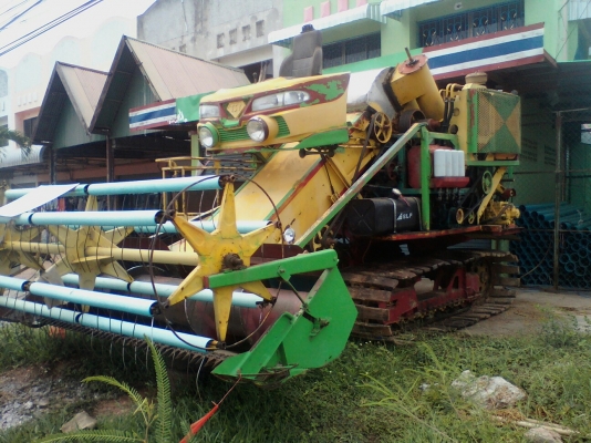 รถเกี่ยวข้าวไทเส็งกระสอบ