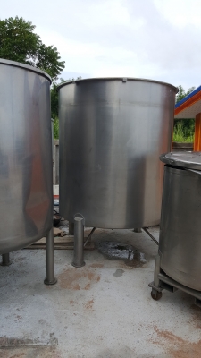 ขายถังสเตนเลสชั้นเดียวจำนวน 3 ใบ 5000 ลิตร 2 ใบๆละ 40,000 บาท 2500 ลิตร 1 ใบ 20,000 บาท
