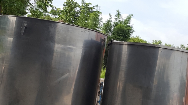 ขายถังสเตนเลสชั้นเดียวจำนวน 3 ใบ 5000 ลิตร 2 ใบๆละ 40,000 บาท 2500 ลิตร 1 ใบ 20,000 บาท