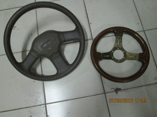 -ขายถูก พวงมาลัย 2 อัน สภาพสวยครับ  ขายราคา1200บาท