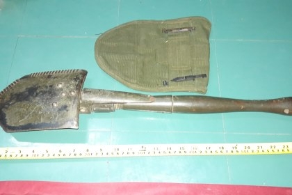 ขายพลั่วพับทหารงานเก่าๆมีซองผ้าใส่เก็บพับได้