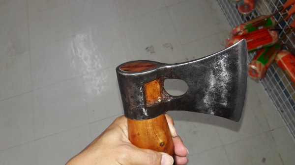 ขายขวานตีจากเหล็กยึดรางรถไฟงานดีเหมาะมือน้ำหนักเบาสวยงาม ขายขวานตีจากเหล็กยึดรางรถไฟงานดีเหมาะมือน้ำหนักเบาสวยงาม