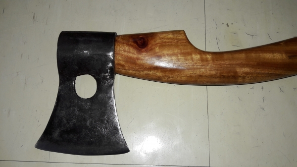 ขายขวานตีจากเหล็กยึดรางรถไฟงานดีเหมาะมือน้ำหนักเบาสวยงาม ขายขวานตีจากเหล็กยึดรางรถไฟงานดีเหมาะมือน้ำหนักเบาสวยงาม