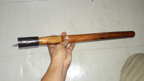 ขายขวานตีจากเหล็กยึดรางรถไฟงานดีเหมาะมือน้ำหนักเบาสวยงาม ขายขวานตีจากเหล็กยึดรางรถไฟงานดีเหมาะมือน้ำหนักเบาสวยงาม