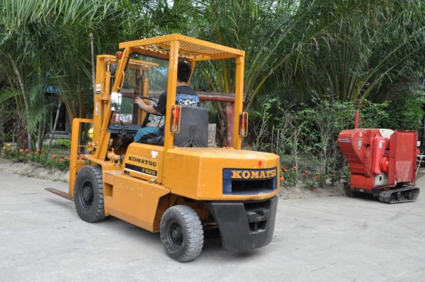 ขายFORKLIFT KOMATSU FG25 (2.5ตัน) เสา3เมตร สวยเดิมจากญี่ปุ่น ยังไม่เคยใช้ในไทย 139,000เท่านั้น!!