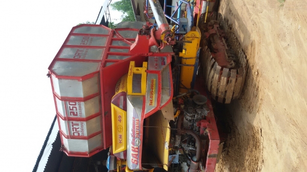 ขายรถเกี่ยวข้าวศักดิ์km49เดิน12ปั้ม23เครื่อง210