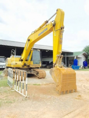 KOMATSU PC200-8