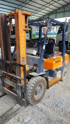 ขายรถฟอร์คลิฟต์โตโยต้า2.5ตันรุ่น5ยกได้3ม.