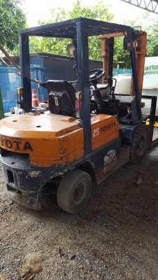 ขายรถฟอร์คลิฟต์โตโยต้า2.5ตันรุ่น5ยกได้3ม.