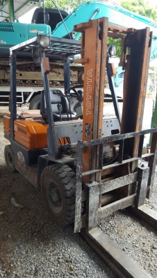 ขายรถฟอร์คลิฟต์โตโยต้า2.5ตันรุ่น5ยกได้3ม.