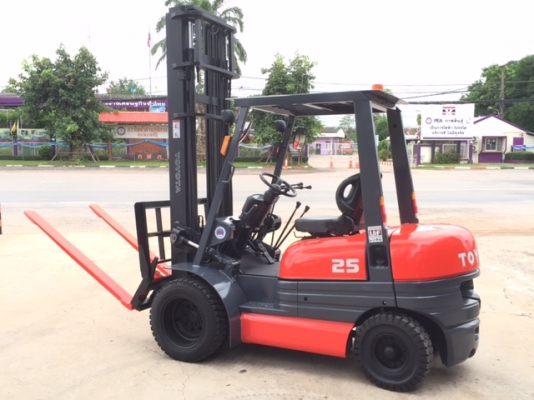 ขายรถโฟลคลิฟท์ TOYOTA 6FD25 ,เกียร์ธรรมดา, เครื่องยนต์ดีเซล 2Z ,งาเทปรับคว่ำ-หงายเทได้ , เสายกสูง 4.5 เมตร ,ล้อหน้าคู่ , รถนำเข้าจากญี่ปุ่น 100\%