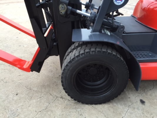 ขายรถโฟลคลิฟท์ TOYOTA 6FD25 ,เกียร์ธรรมดา, เครื่องยนต์ดีเซล 2Z ,งาเทปรับคว่ำ-หงายเทได้ , เสายกสูง 4.5 เมตร ,ล้อหน้าคู่ , รถนำเข้าจากญี่ปุ่น 100\%