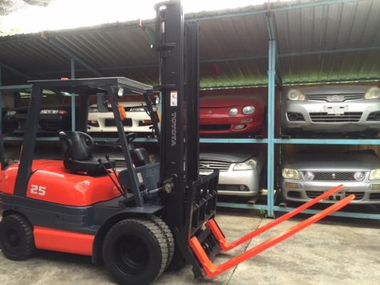 ขายรถโฟลคลิฟท์ TOYOTA 6FD25 ,เกียร์ธรรมดา, เครื่องยนต์ดีเซล 2Z ,งาเทปรับคว่ำ-หงายเทได้ , เสายกสูง 4.5 เมตร ,ล้อหน้าคู่ , รถนำเข้าจากญี่ปุ่น 100\%