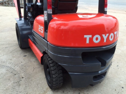 ขายรถโฟลคลิฟท์ TOYOTA 6FD25 ,เกียร์ธรรมดา, เครื่องยนต์ดีเซล 2Z ,งาเทปรับคว่ำ-หงายเทได้ , เสายกสูง 4.5 เมตร ,ล้อหน้าคู่ , รถนำเข้าจากญี่ปุ่น 100\%