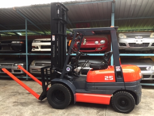 ขายรถโฟลคลิฟท์ TOYOTA 6FD25 ,เกียร์ธรรมดา, เครื่องยนต์ดีเซล 2Z ,งาเทปรับคว่ำ-หงายเทได้ , เสายกสูง 4.5 เมตร ,ล้อหน้าคู่ , รถนำเข้าจากญี่ปุ่น 100\%