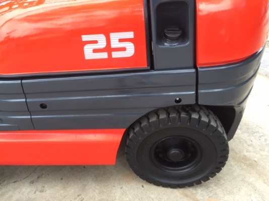 ขายรถโฟลคลิฟท์ TOYOTA 6FD25 ,เกียร์ธรรมดา, เครื่องยนต์ดีเซล 2Z ,งาเทปรับคว่ำ-หงายเทได้ , เสายกสูง 4.5 เมตร ,ล้อหน้าคู่ , รถนำเข้าจากญี่ปุ่น 100\%