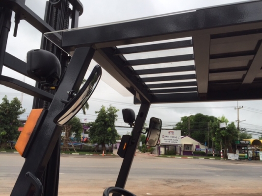 ขายรถโฟลคลิฟท์ TOYOTA 6FD25 ,เกียร์ธรรมดา, เครื่องยนต์ดีเซล 2Z ,งาเทปรับคว่ำ-หงายเทได้ , เสายกสูง 4.5 เมตร ,ล้อหน้าคู่ , รถนำเข้าจากญี่ปุ่น 100\%