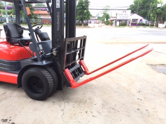 ขายรถโฟลคลิฟท์ TOYOTA 6FD25 ,เกียร์ธรรมดา, เครื่องยนต์ดีเซล 2Z ,งาเทปรับคว่ำ-หงายเทได้ , เสายกสูง 4.5 เมตร ,ล้อหน้าคู่ , รถนำเข้าจากญี่ปุ่น 100\%