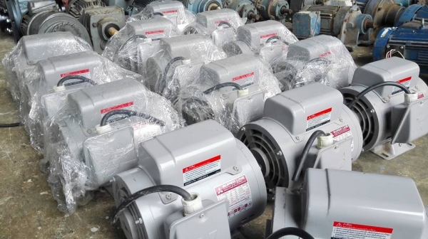 --SOLD--มาใหม่อีกชุด!! ** Mitsubishi 1 HP 220V รุ่นใหม่สภาพเนียนๆคัดมาด้วยใจขึ้นงานมานับชั่วโมง!!