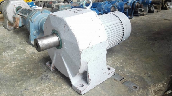 ** SOLD ** มอเตอร์เกียร์ MCN 2 HP 380V ทด 1:200 ความเร็วรอบประมาน 7 RPM