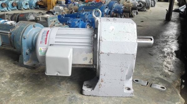 ** SOLD ** มอเตอร์เกียร์ MCN 2 HP 380V ทด 1:200 ความเร็วรอบประมาน 7 RPM