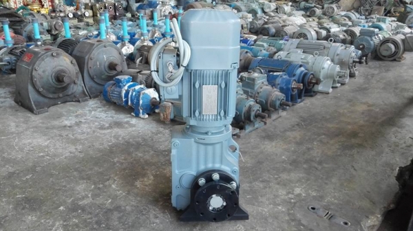 มอเตอร์เกียร์ SEW Eurodrive 3 HP ทด 1:25 มีเบรค ความเร็วรอบประมาน 60 RPM