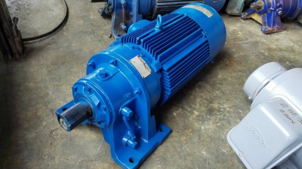 ** SOLD ** มอเตอร์เกียร์ Sumitomo Cyclodrive 7.5 HP 380V มีเบรค ทด 1:11 ความเร็วรอบประมาน 140 RPM