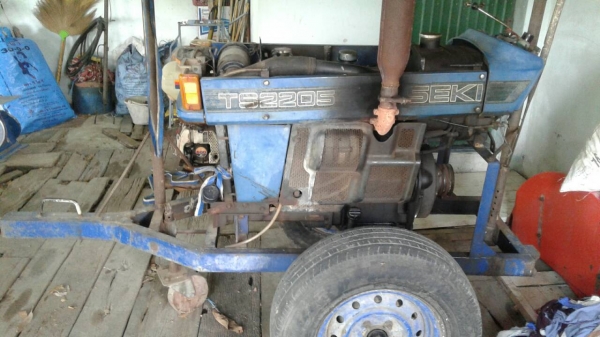 เครื่องฮีซากิ22แรงเอาใว้สูบน้ำปั่นไฟใด้คับสภาพอุปกรณ์ช่วงหน้าอยู่ครบคับ