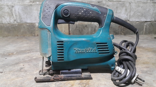 ขายเลื่อยจิ๊กซอว์ตัดไม้ makita 4327