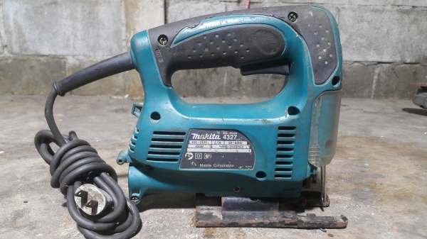 ขายเลื่อยจิ๊กซอว์ตัดไม้ makita 4327